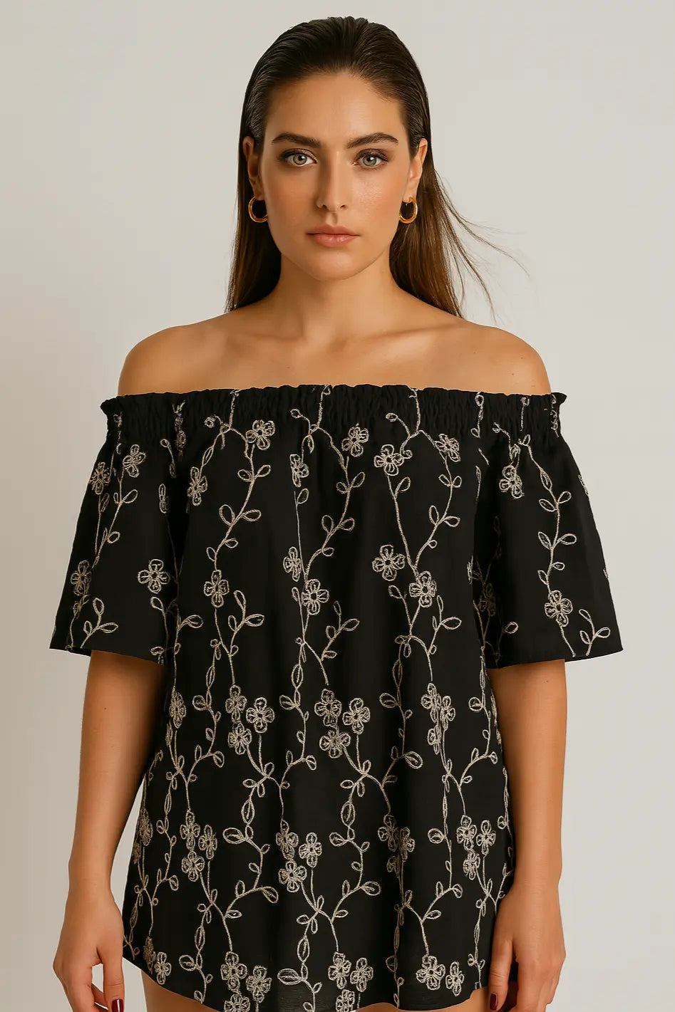 Blusa con cuello elástico en los hombros, de algodón bordado