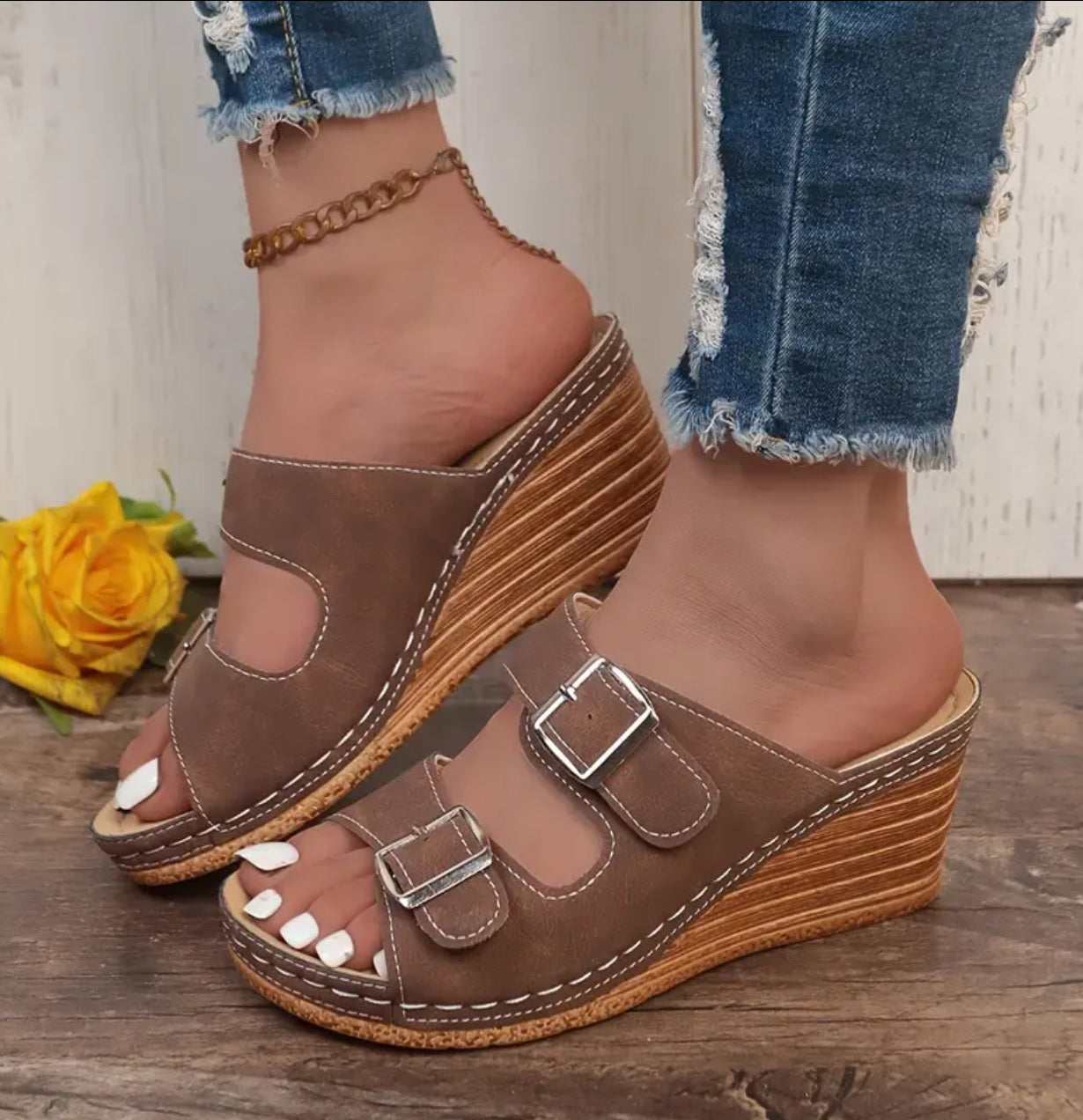 Sandalias Wedge Buckle